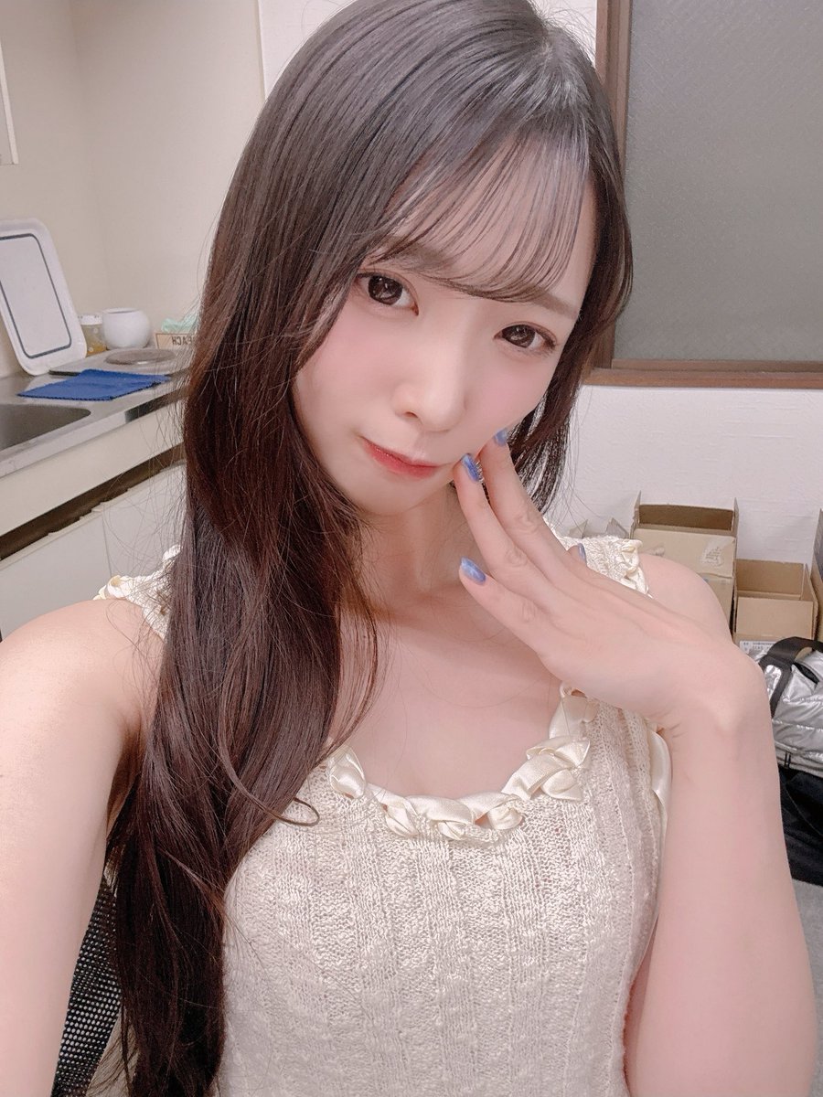 月野江すいが公式Xに投稿した「おはよん💙 実は女優業とは別で私のやりたい事のひとつが今日から本格的に始まって✨️ SNSのアカウントが出来たんですけど、偽物ではないので見つけたら応援してくれると嬉しいです🫶🏻💙 色んな私をこれからも応援してくれたら嬉しいです🙏🏻💙 凸凹業も、一段と頑張るので見守っててね💙 頑