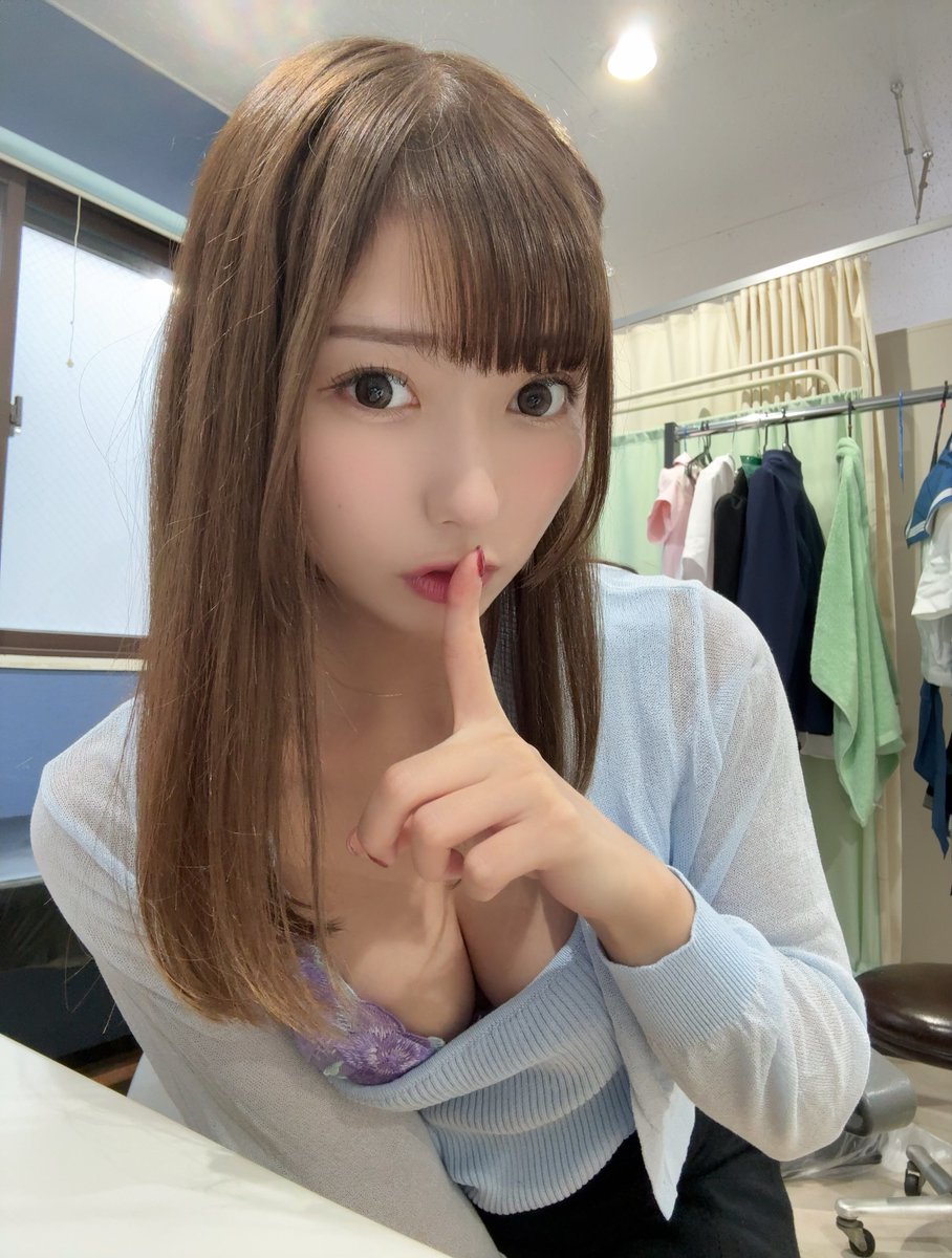 逢沢みゆが公式Xに投稿した「内緒だよー🤫♡」の画像