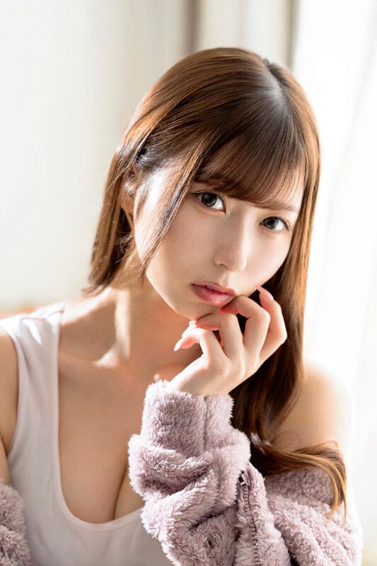 逢沢みゆが公式Xに投稿した「私以外で満たされようとした？」の画像