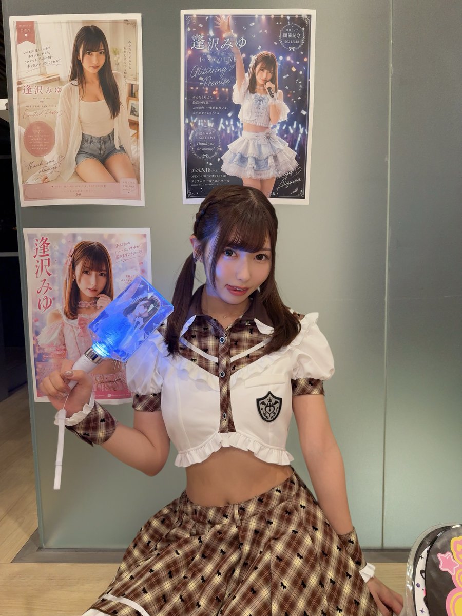 逢沢みゆが公式Xに投稿した「AVの中ではフォロワー 1000万人いたのにいいおかしーなー🙄」の画像