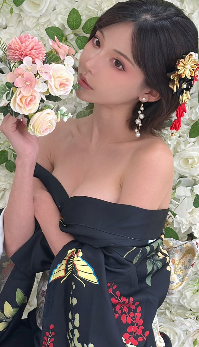 深田えいみが公式Xに投稿した「花魁風どす」の画像