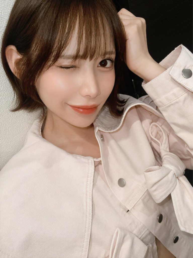 五条恋が公式Xに投稿した「秋だねぇ🍂🎀」の画像