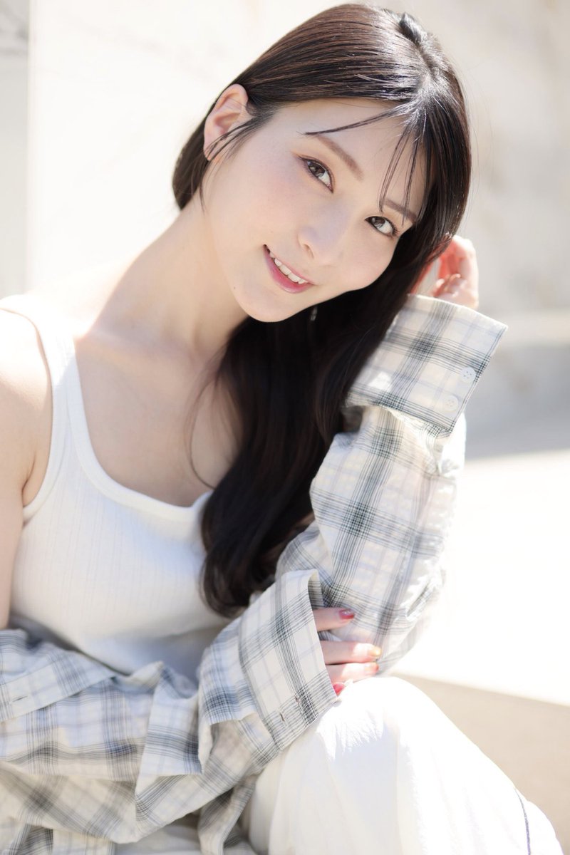 本庄鈴が公式Xに投稿した「おはよう🍂」の画像