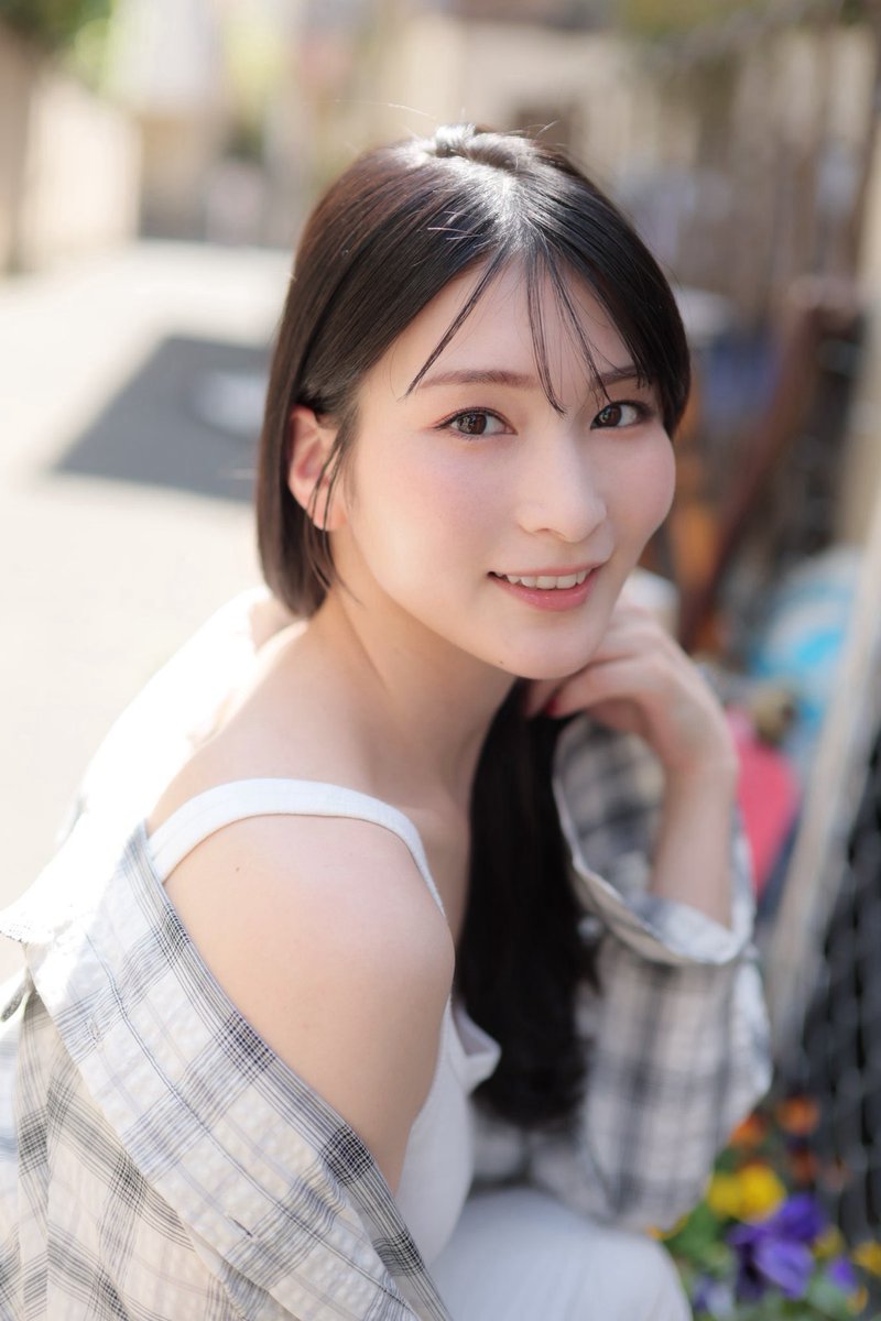 本庄鈴が公式Xに投稿した「明日から台湾での撮影会 よろしくお願いします☺️🇹🇼 みんなに会えるのを楽しみにしてるね❤︎」の画像