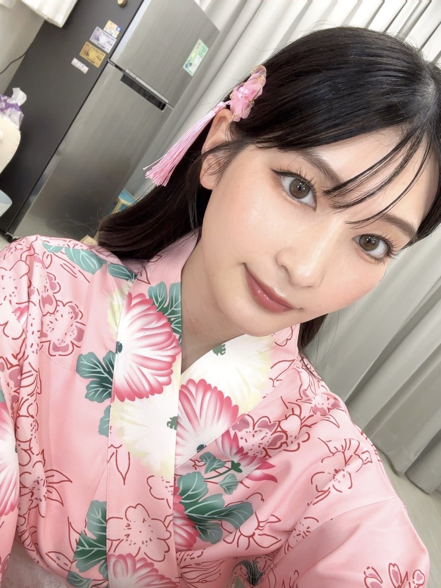 本庄鈴が公式Xに投稿した「おはよう🍁」の画像