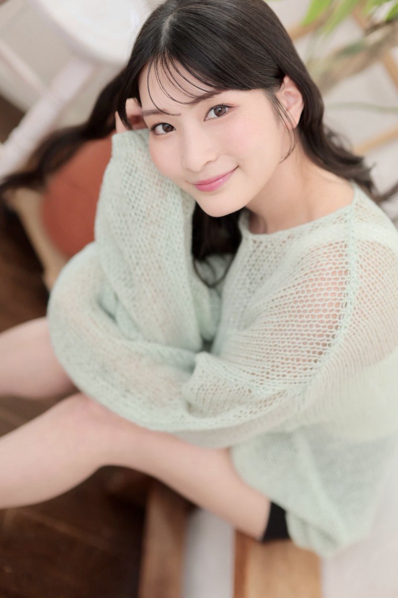 本庄鈴が公式Xに投稿した「10月もよろしくお願いします🍁🎃」の画像