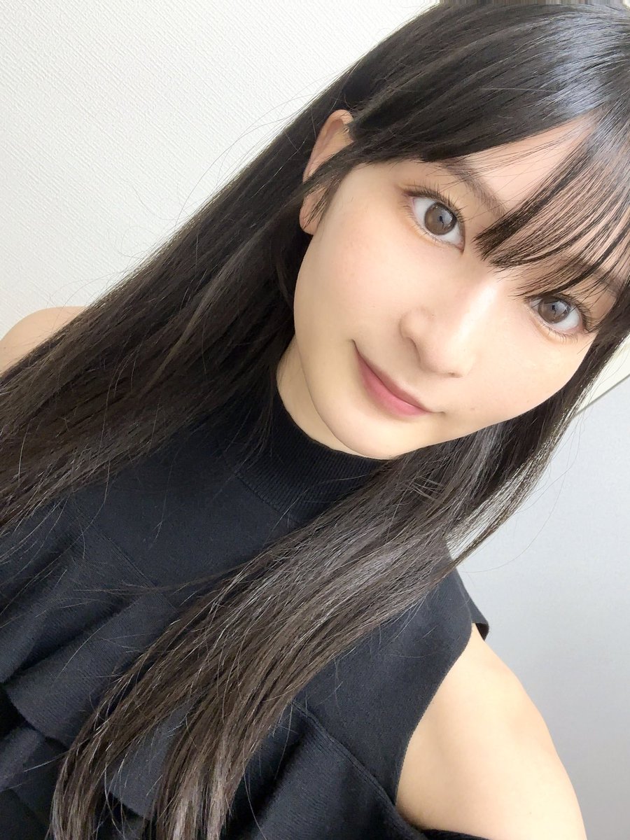 本庄鈴が公式Xに投稿した「おはよう🍁」の画像