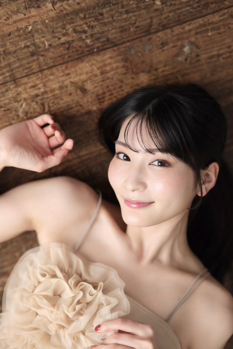 本庄鈴が公式Xに投稿した「おはよう🍁」の画像