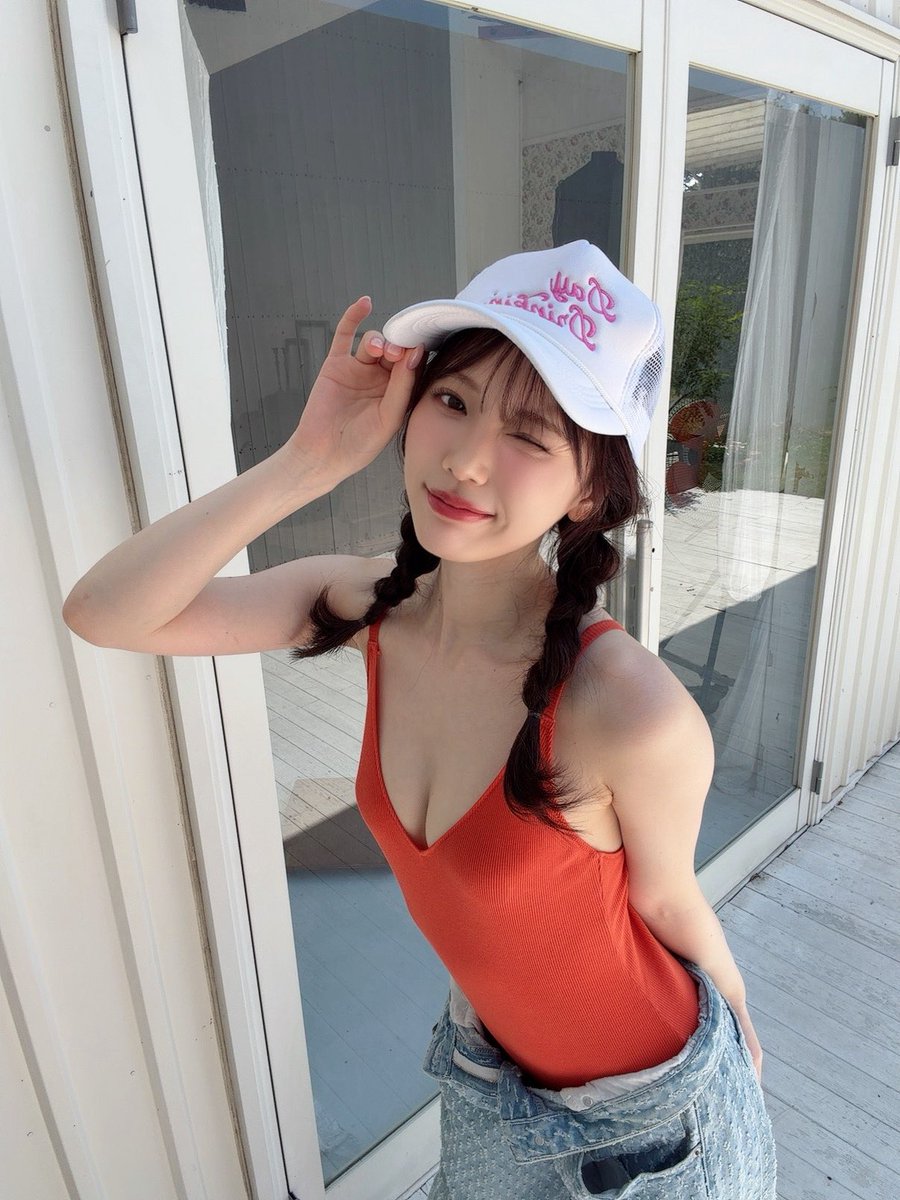 石川澪が公式Xに投稿した「😉」の画像