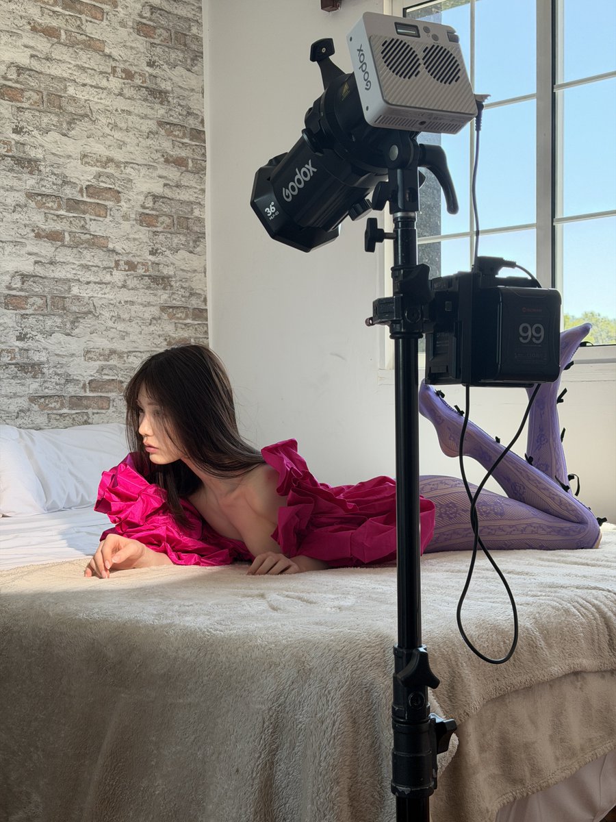 石川澪が公式Xに投稿した「写真集オフショその2🇪🇸」の画像