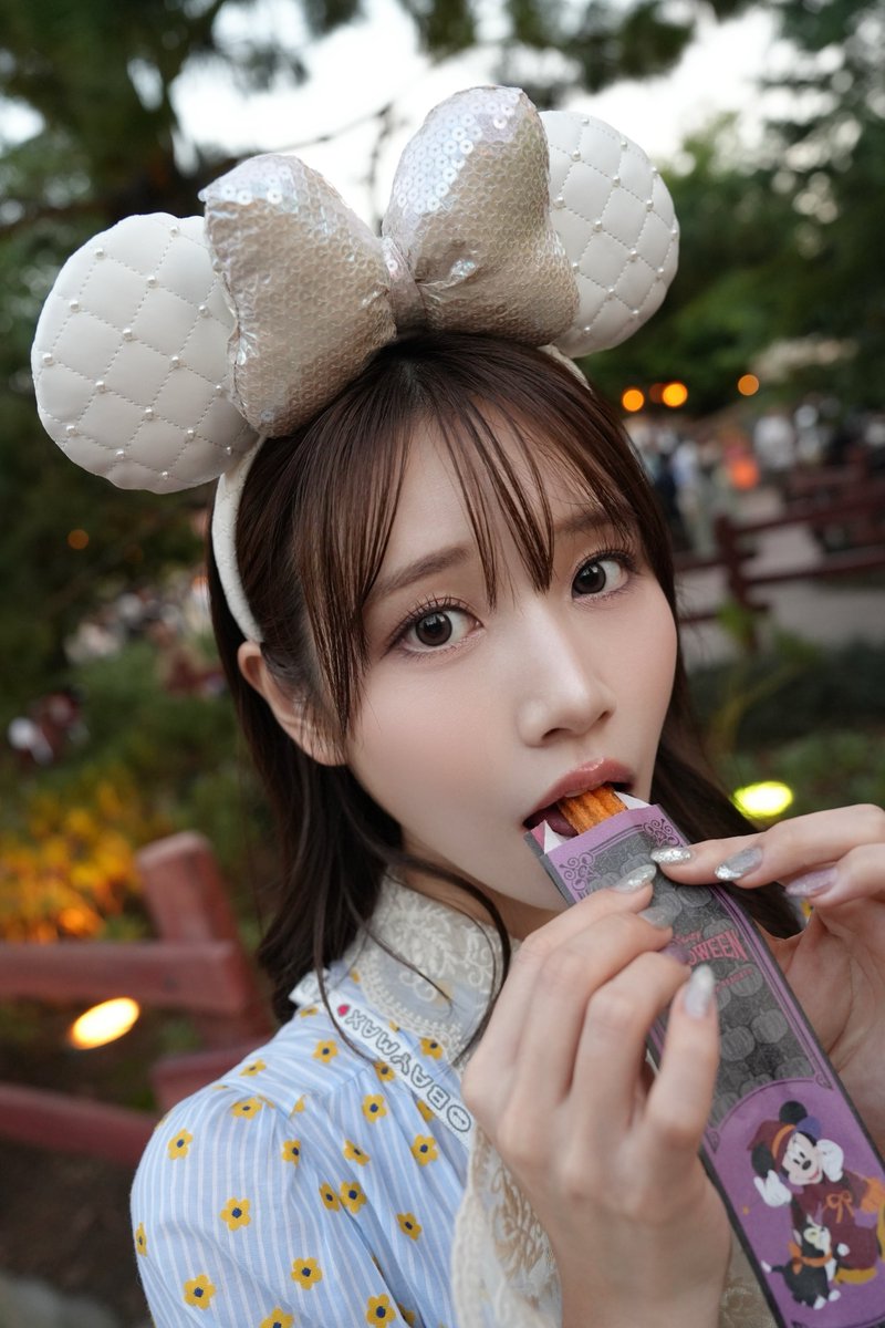 河北彩花が公式Xに投稿した「久しぶりにディズニー行けました🫶🏻🤍」の画像