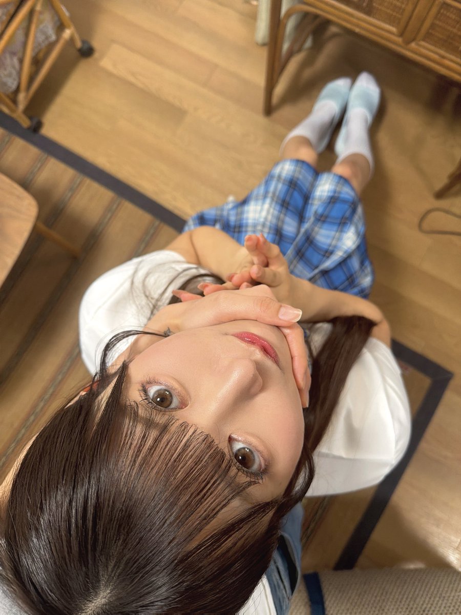 北岡果林が公式Xに投稿した「君目線┃•́ )ｼﾞｰ…♡」の画像