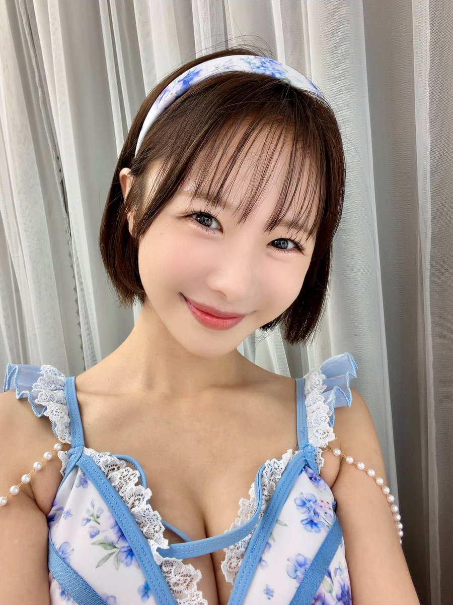 栗山莉緒が公式Xに投稿した「髪の毛切ったよ！ バッサリ✂️✨」の画像