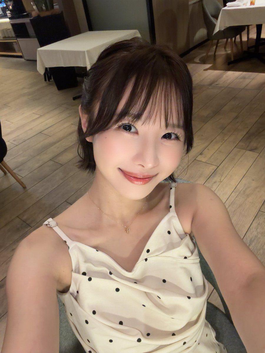 栗山莉緒が公式Xに投稿した「髪の毛短いの似合う？」の画像