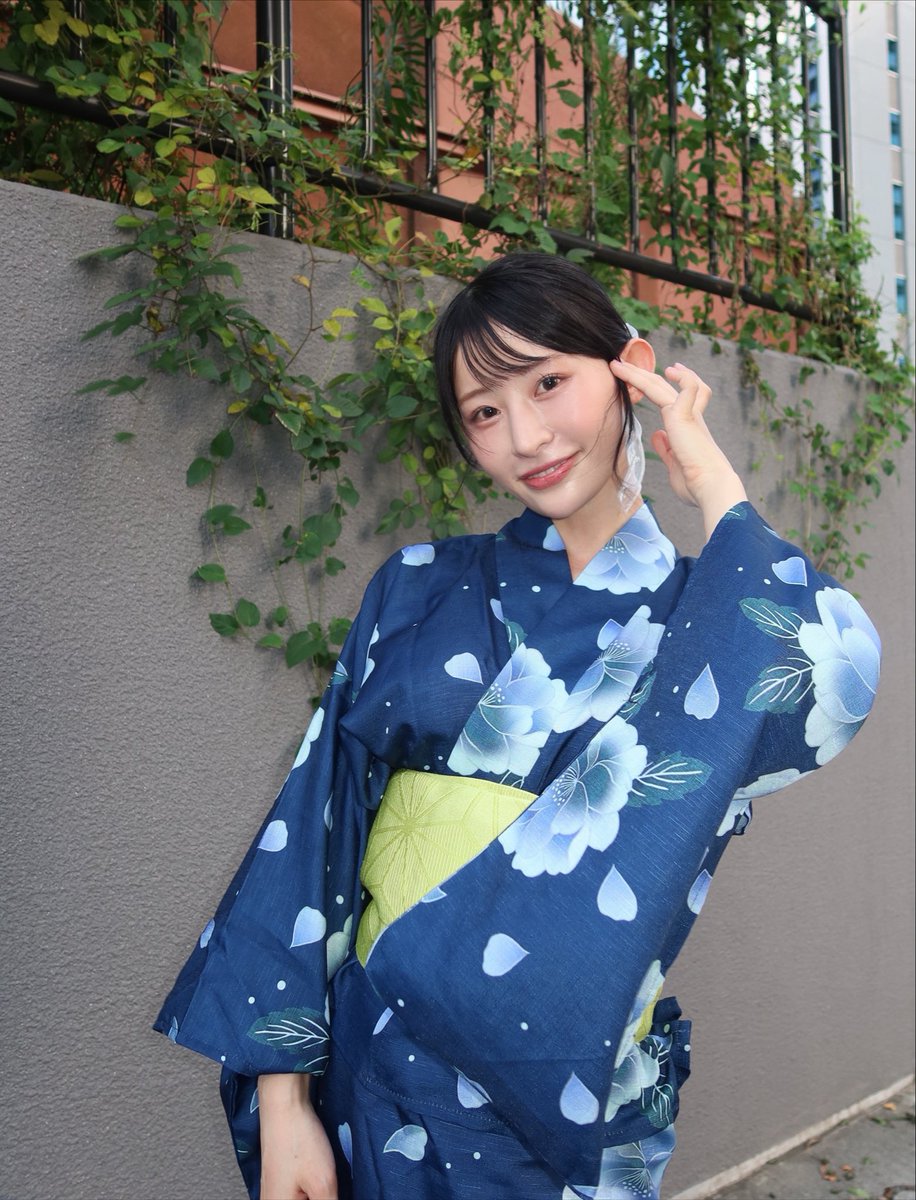 宮島めいが公式Xに投稿した「夏感じた🌻」の画像