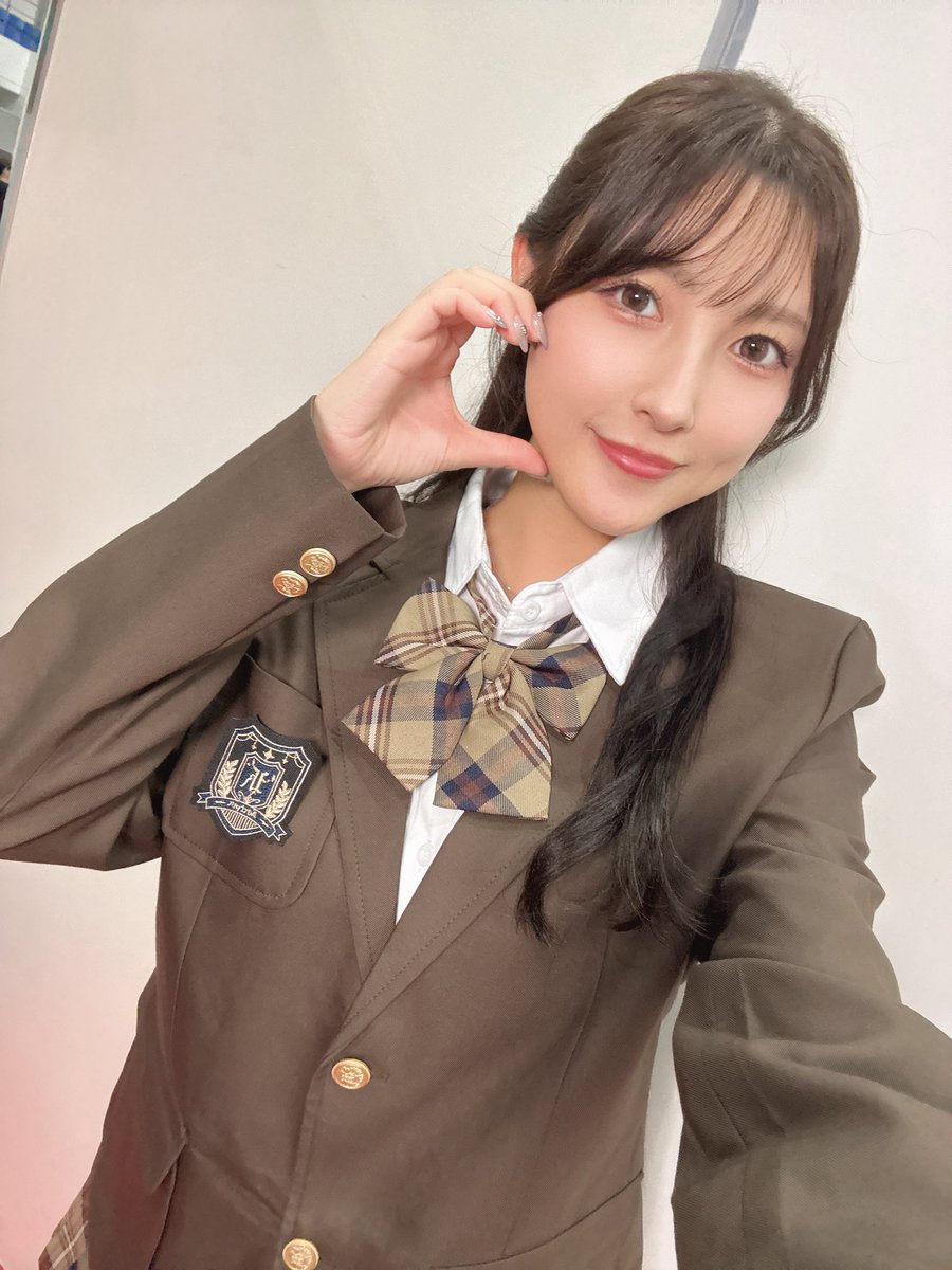 森沢かなが公式Xに投稿した「遅くなりましたが.. トレガルありがとうございましたっ☺️ みんなと交流できてたのしかった〜！ 制服もりかな意外と良くない？🫶」の画像