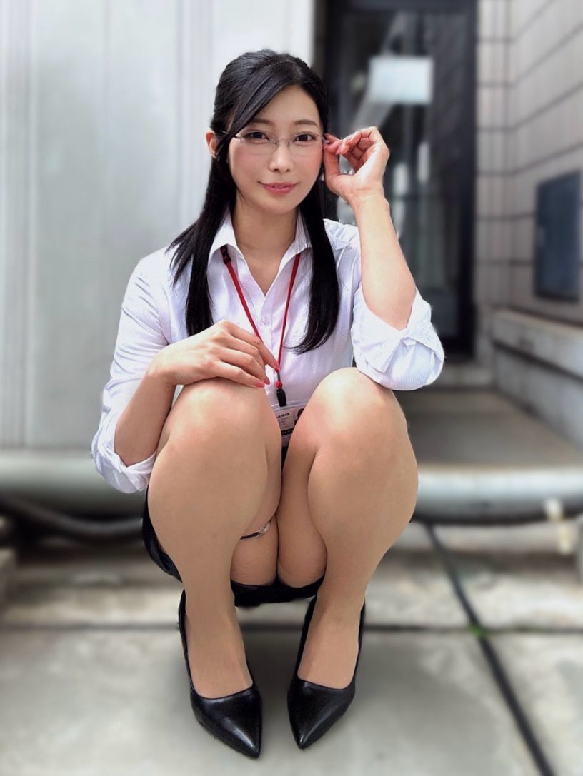 守屋よしのが公式Xに投稿した「八月も、今日で最後ですね。 皆さまは、今年の夏にどんな思い出ができましたか？ 私にとっては、たくさんの皆さまと一緒に過ごせた時間が、いちばんの夏の思い出かもしれません。 まだまだ素敵な時間、過ごしましょうね。」の画像