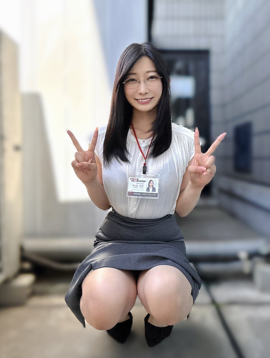 守屋よしのが公式Xに投稿した「入社して、早くも2年が経ちますね。 さまざまな経験をさせていただき、嬉しく思っています。 皆さまにとって、「秘書との思い出」といえば、どんな出来事がありますか？」の画像