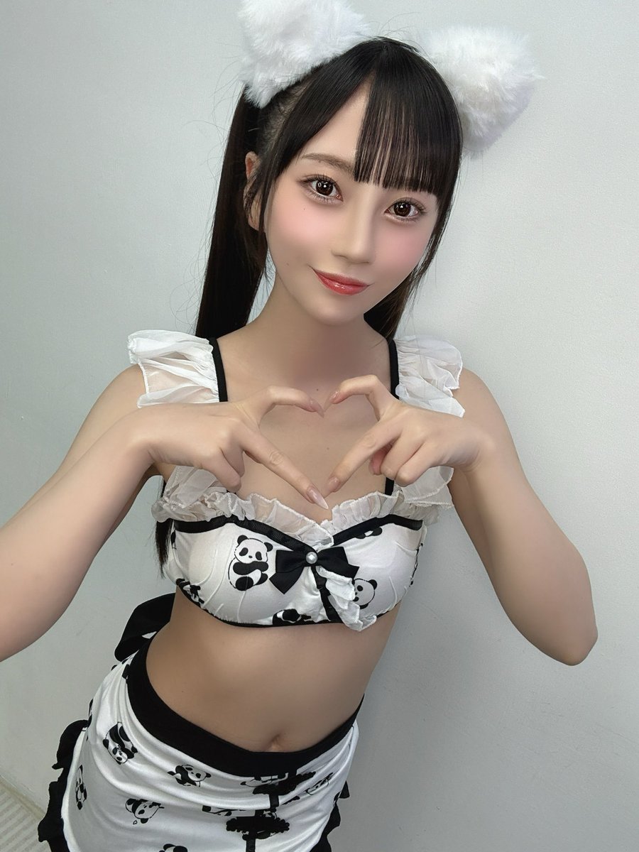 七沢みあが公式Xに投稿した「🐼？🐱？」の画像