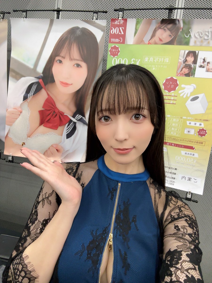 小花のんが公式Xに投稿した「コスホリありがとうございました！ 1部はドレス、2部はセーラー服でした！ 羽衣ちゃん可愛くてしごできで心強すぎた😭✨」の画像