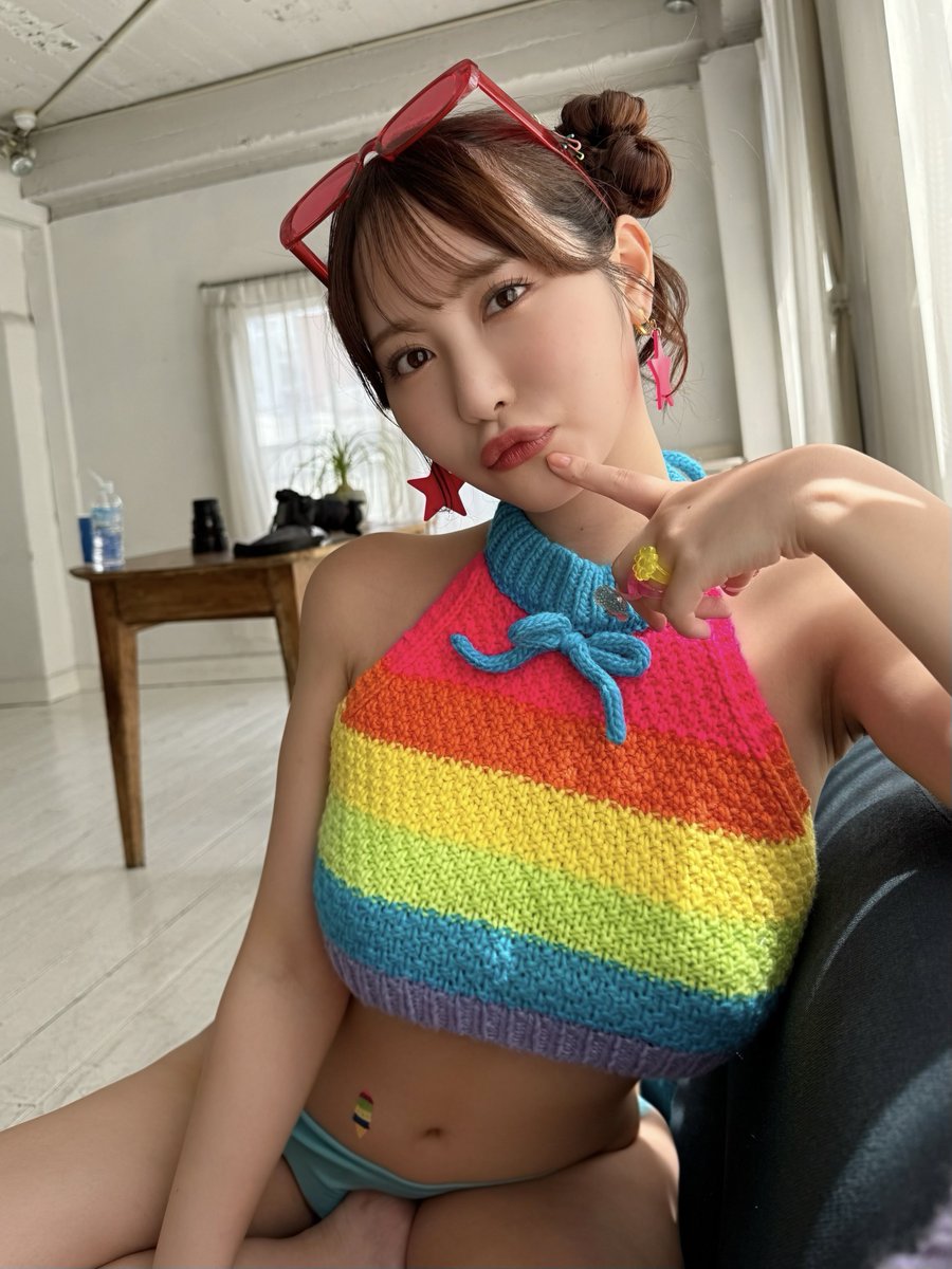 小野六花が公式Xに投稿した「🗓️9月27日(日) コスホリに出演します🧚🏻‍♀️ 入場に必要なパンフレットの事前販売が8月29日(土)から始まる予定です🙂！ パンフレットがないと入場まで時間がかかるみたいなのでゲット必須かも🐶 今回の新刊もめちゃくちゃいい感じ🤍」の画像