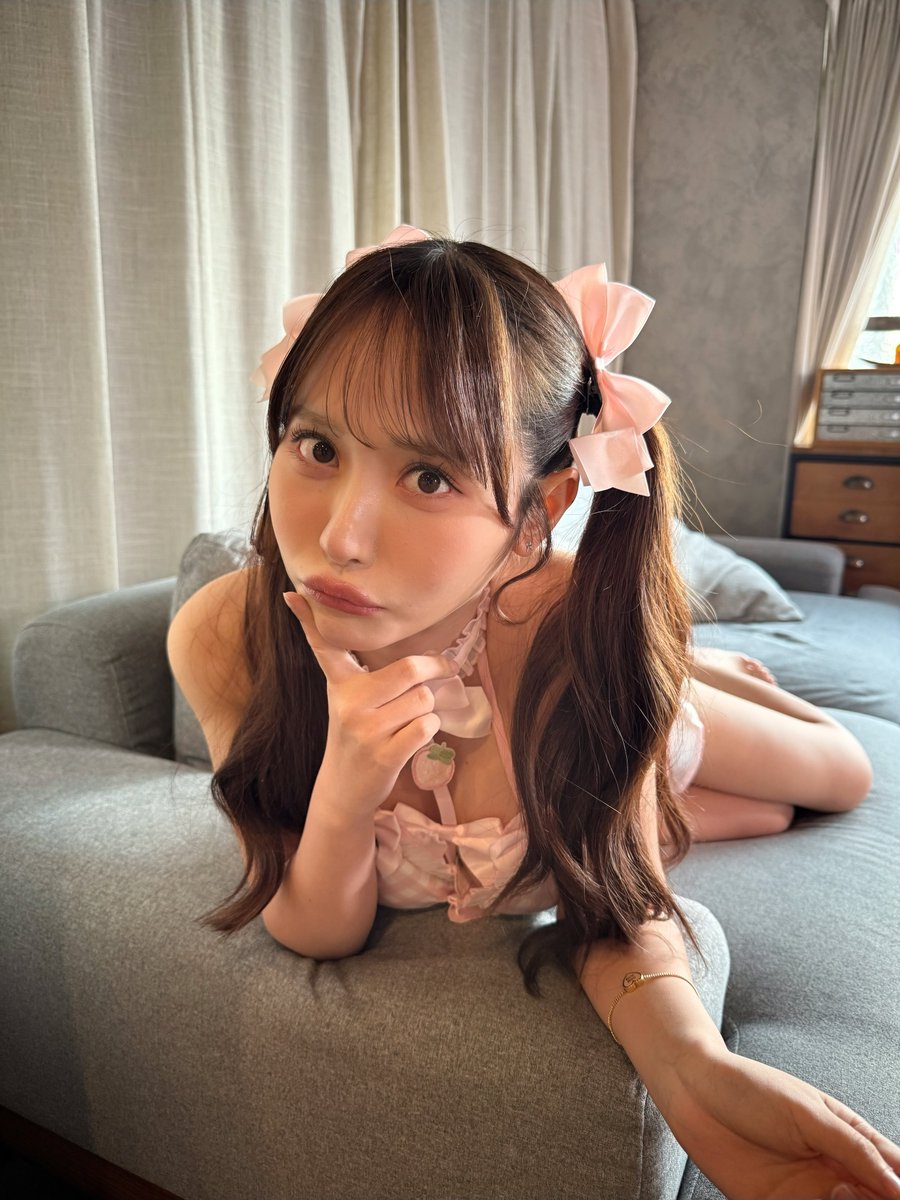 小野六花が公式Xに投稿した「いちごりぼんちゃん🎀🍓 1日目ありがとう〜🙋🏻‍♀️」の画像