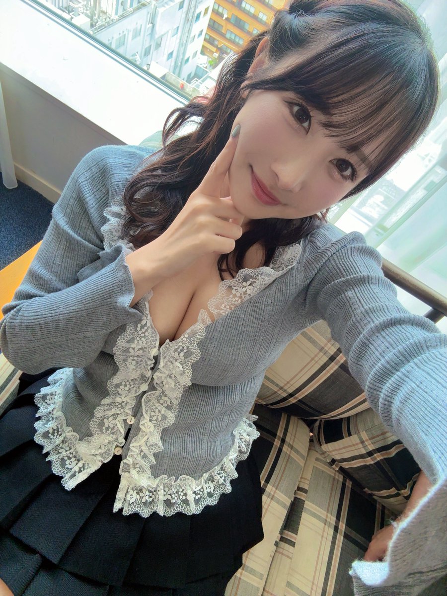 小野坂ゆいかが公式Xに投稿した「10月3日空けていただけますか？🥲🥲 会いたいです！会えます！」の画像