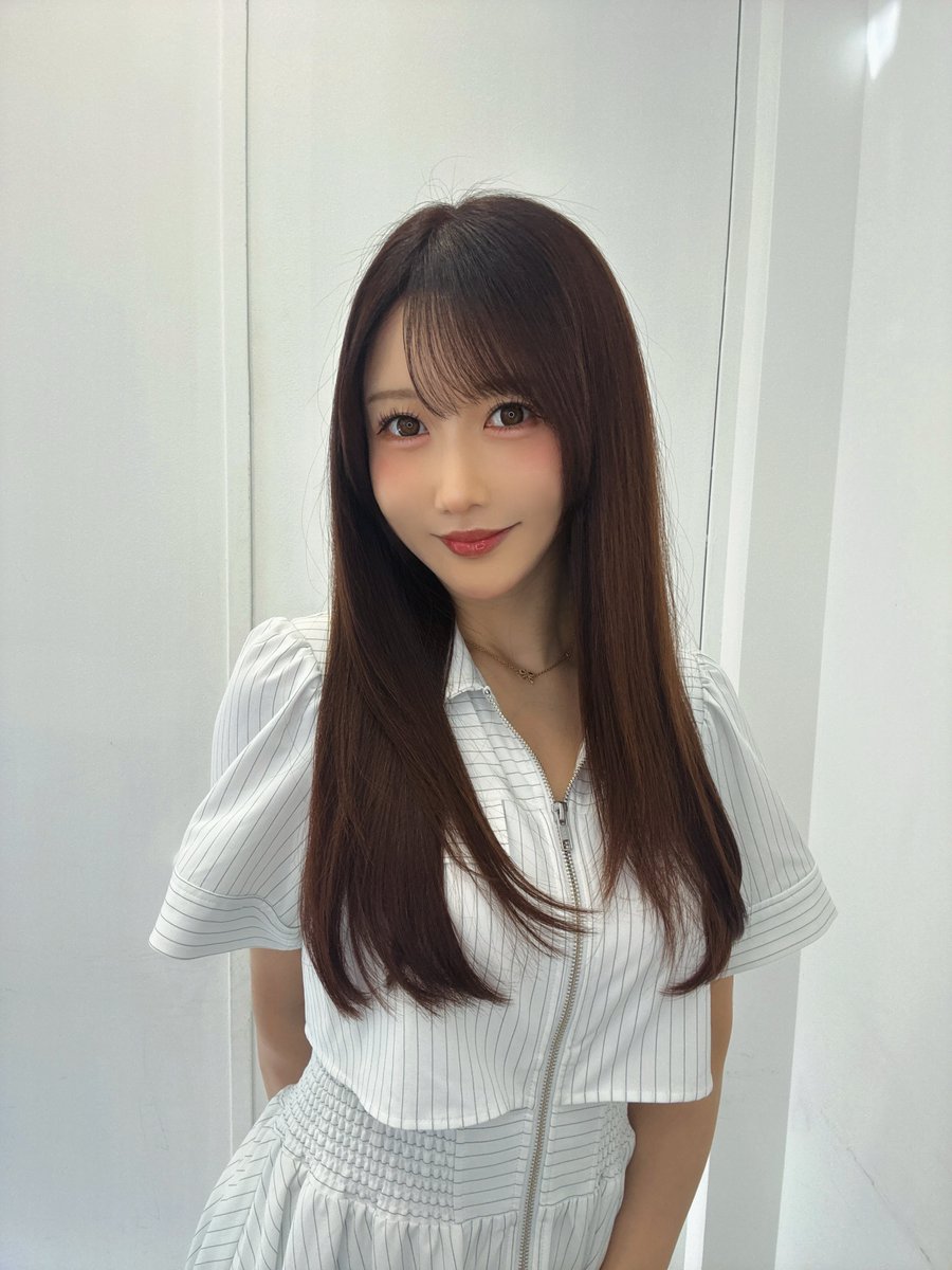 大槻ひびきが公式Xに投稿した「elyts渋谷店 トリートメント/カット/リタッチ 髪整えてもらいました☺️ 髪サラサラなた🫶」の画像