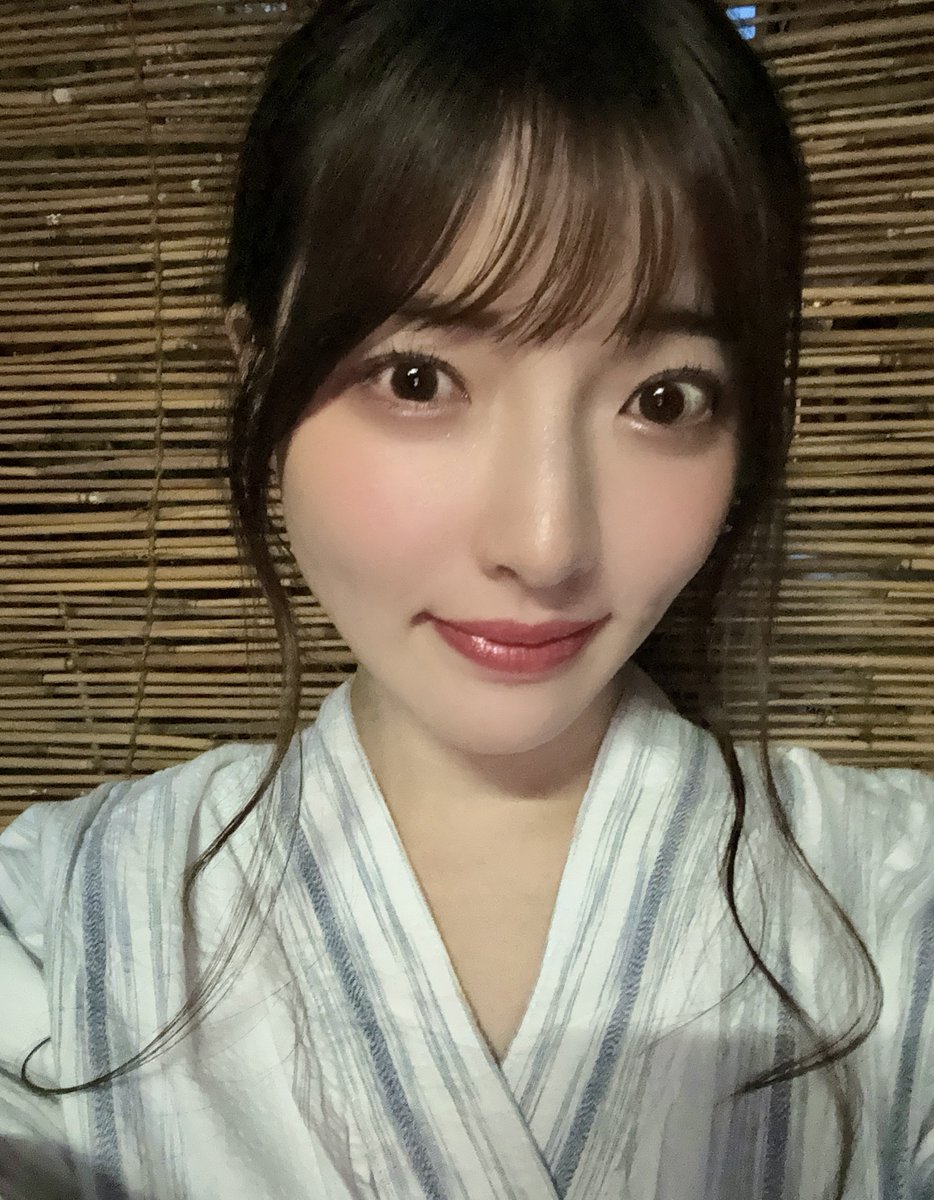 彩月七緒が公式Xに投稿した「今日も彩月七緒でいれることに感謝して 撮影がんばってくるよ〜💃」の画像