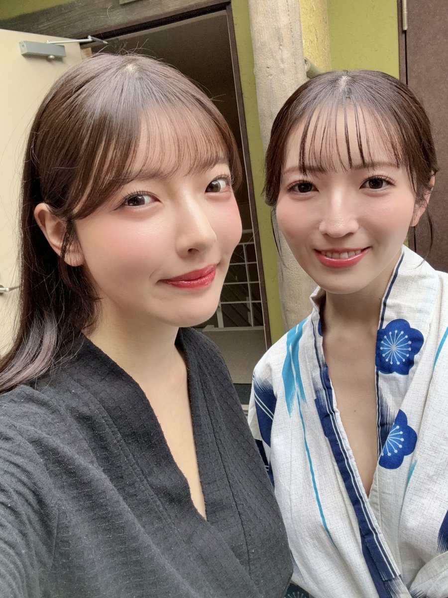 彩月七緒が公式Xに投稿した「小花のんさんが可愛すぎて優しすぎて 平和過ぎる共演… 幸せ！毎日こんな現場がいいな🍒」の画像