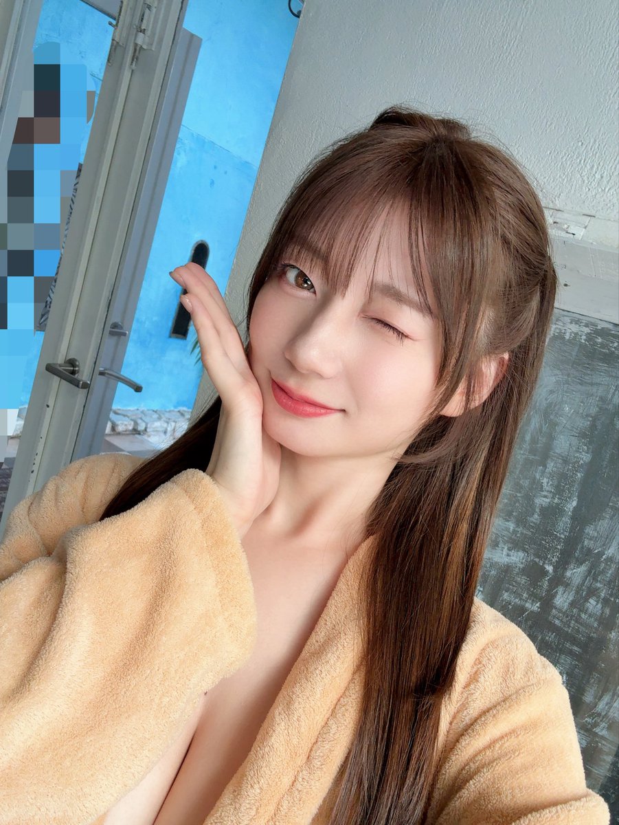 瀬戸環奈が公式Xに投稿した「おはよう☀️ 撮影してくるよ～っ！！！ 後ろに映りこんじゃったヘチマが...|ω･)」の画像