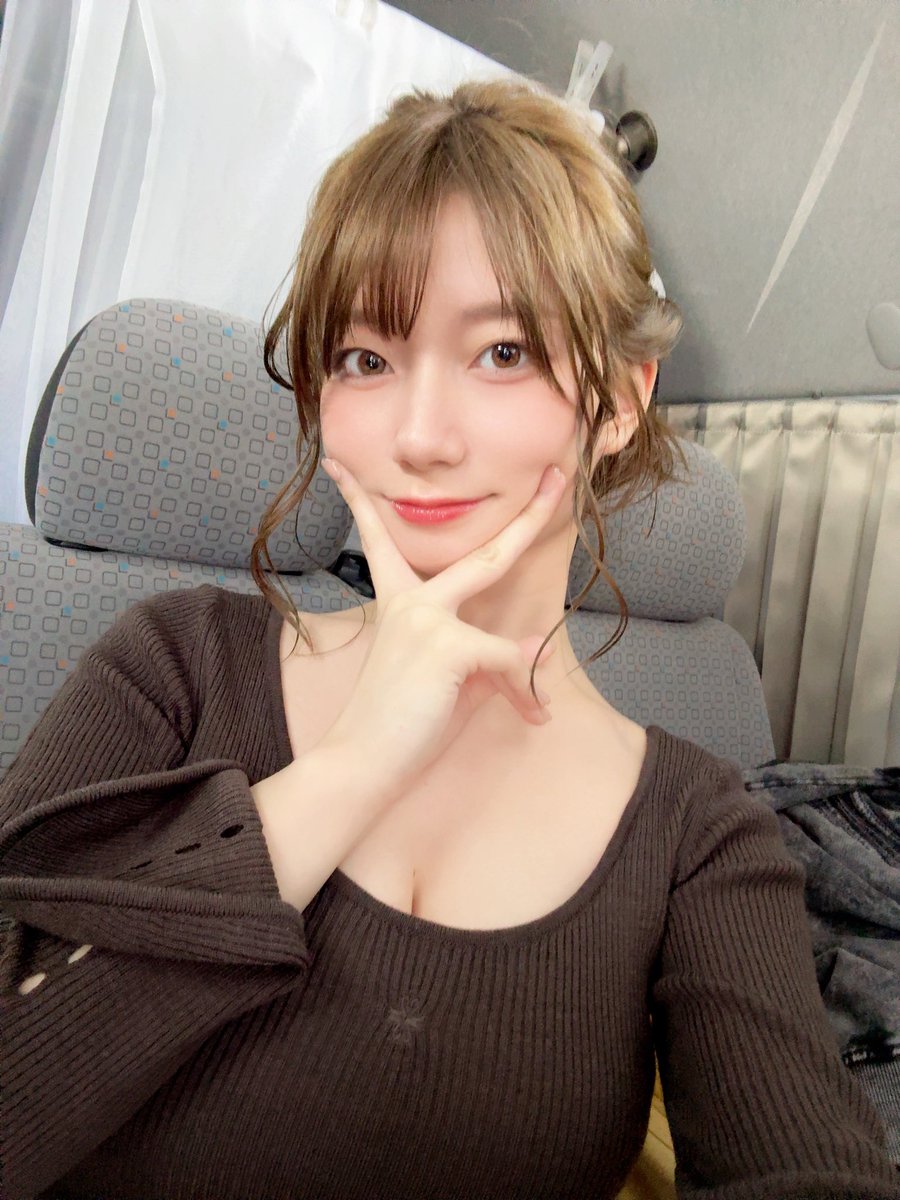 瀬戸環奈が公式Xに投稿した「おはよう☀️ 今日は名古屋、楽しもう～！ お仕事組さん頑張れっ🫶🏻」の画像