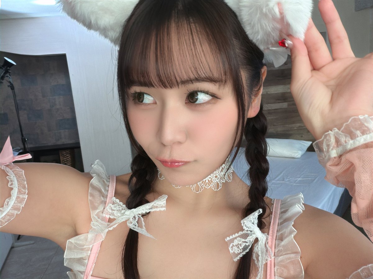 田野憂が公式Xに投稿した「異世界メイド😍😍エーブイ買ってね💕︎」の画像