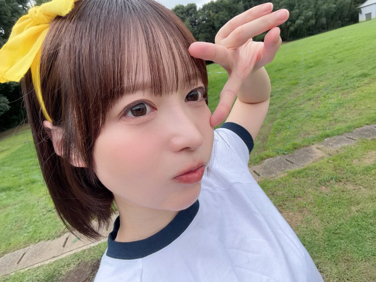 天馬ゆいが公式Xに投稿した「全裸運動会したんだっ😲💛あせ」の画像