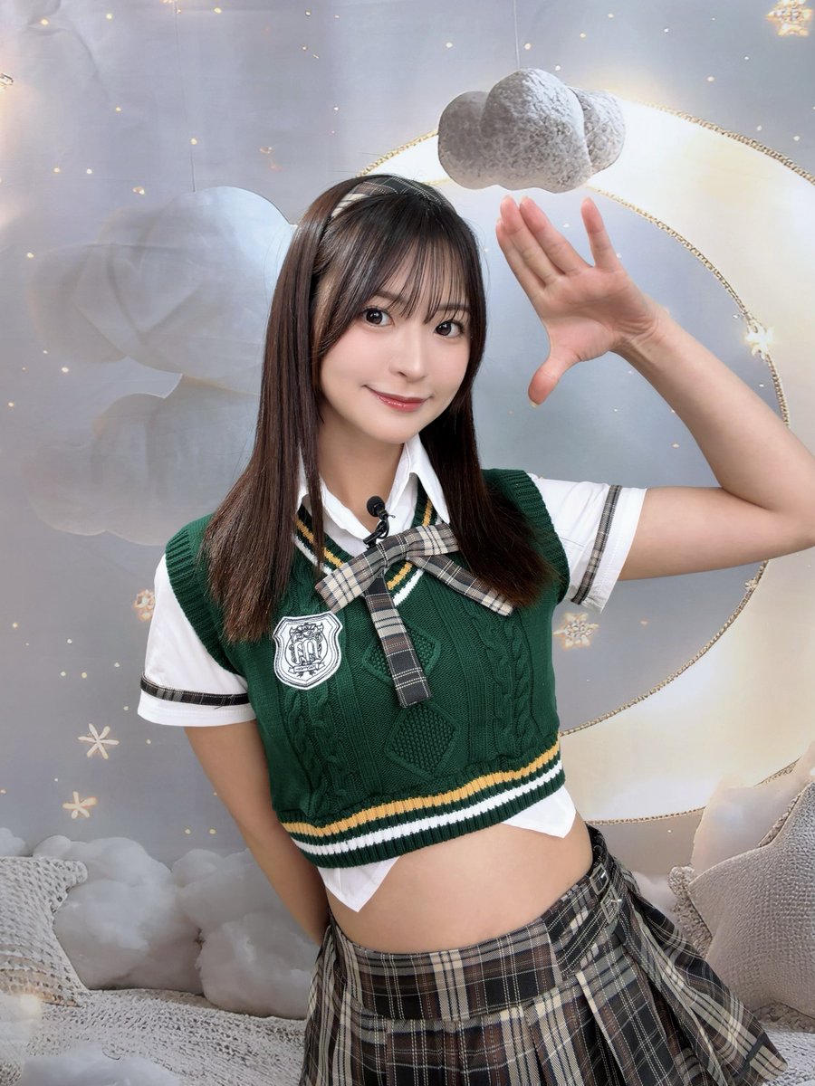 東條なつが公式Xに投稿した「なっちゃんがビシッと教えちゃいまーす⭐︎」の画像
