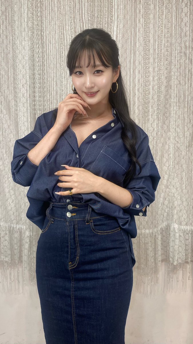 月野かすみが公式Xに投稿した「写真集のイベント２日間 本当にありがとうございました𖤓 名残惜しい気持ちでいっぱいですが 参加してくれたファンの皆さん 写真集に関わっていただいた全ての人に感謝です🌸🎀 みんなから貰ったエネルギーですけべもがんばっちゃうよっっ👠❤️」の画像