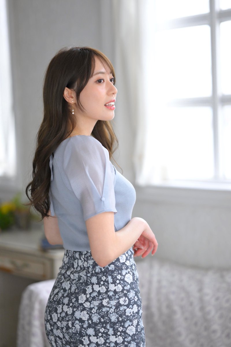宝生みさとが公式Xに投稿した「10月もよろしくお願いします🍂」の画像