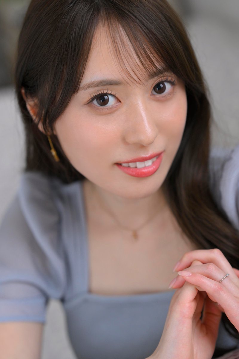 宝生みさとが公式Xに投稿した「←下からみさと 上からみさと→」の画像