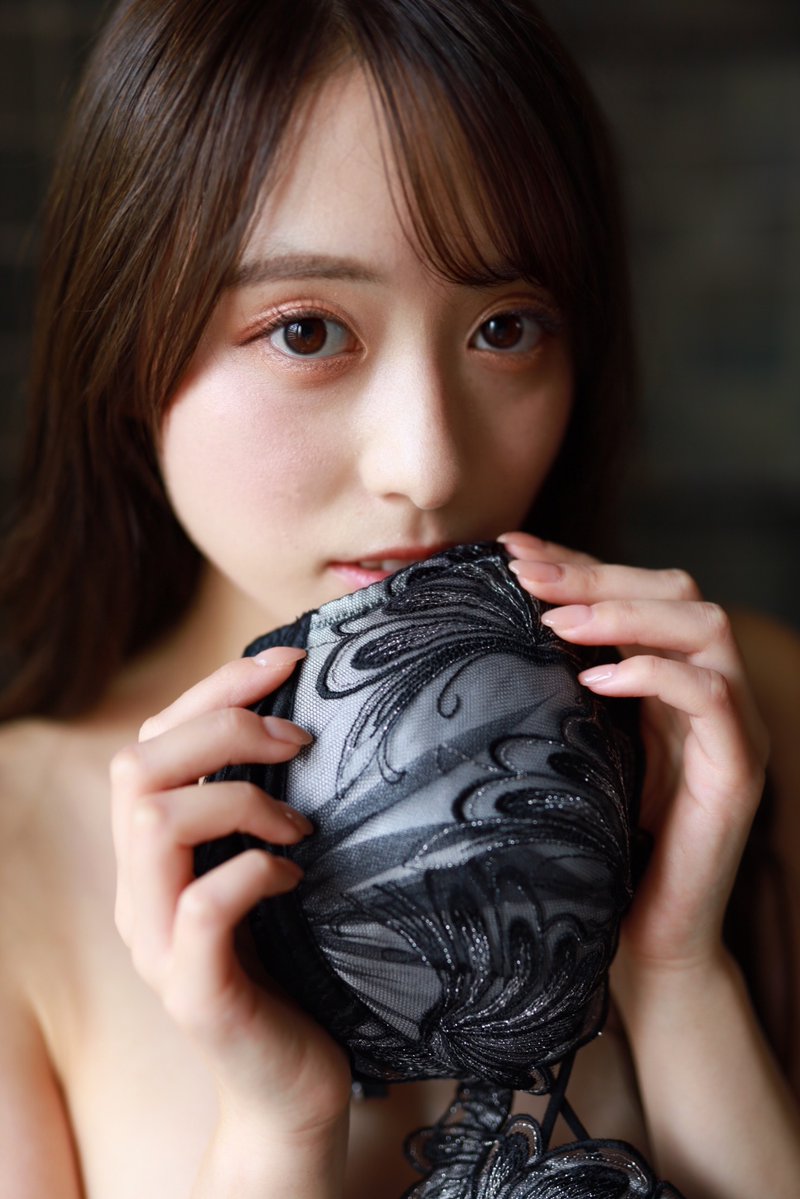 宝生みさとが公式Xに投稿した「何を考えてると思う？🤍」の画像