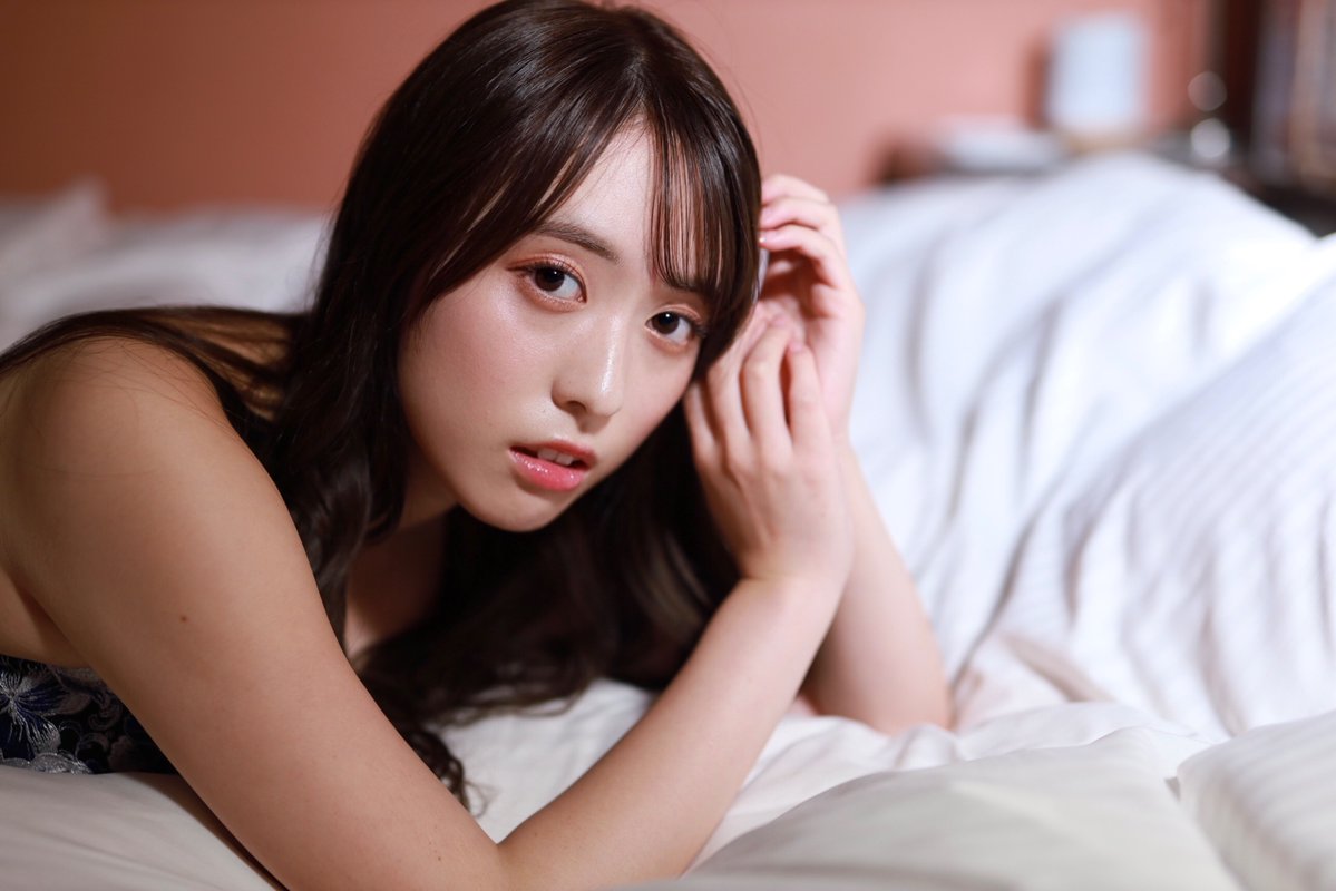 宝生みさとが公式Xに投稿した「お待たせしました。 一緒に寝ませんか？🤭♡」の画像